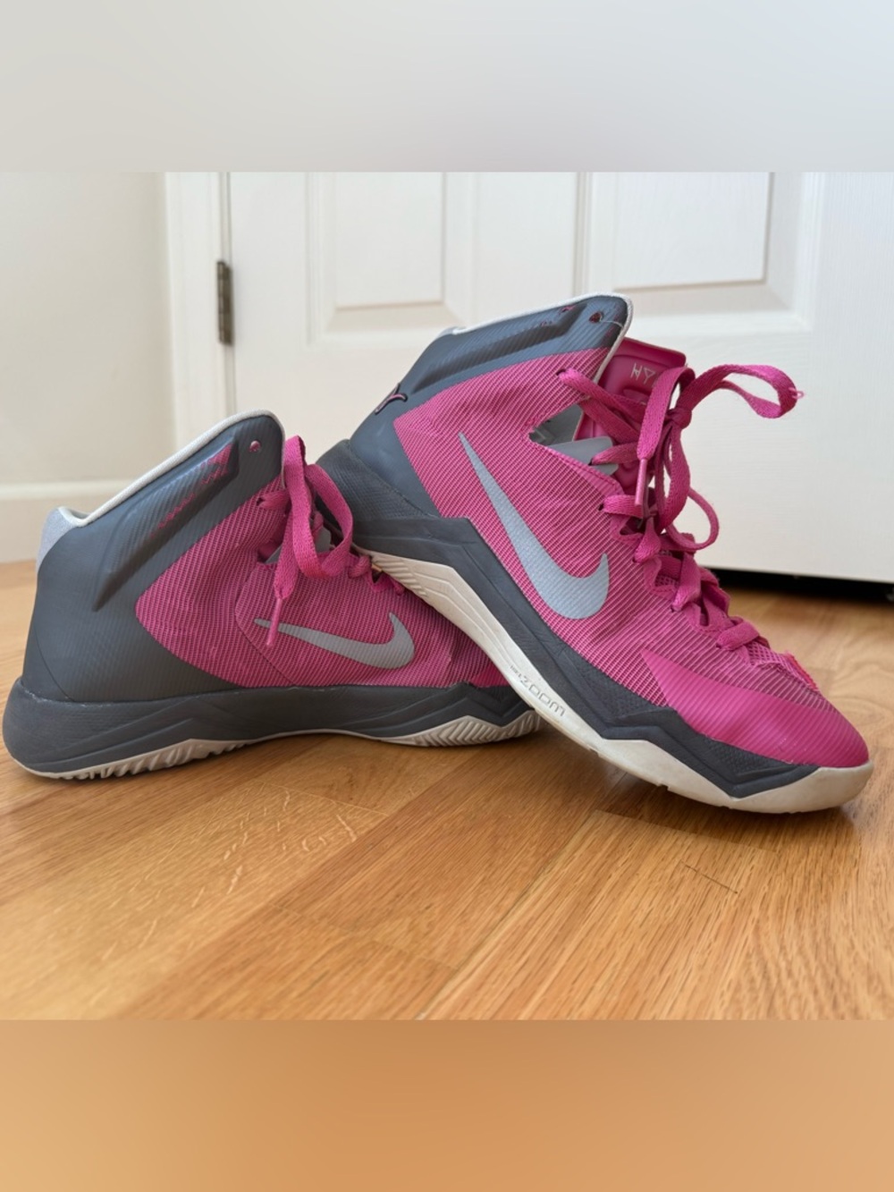 Nike Zoom Hyperquickness Basketball Shoes Pink Gray Women’s Size 9